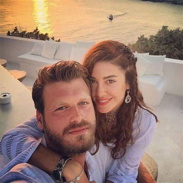 How old is Kıvanç Tatlıtuğ’s wife Başak Dizer Today