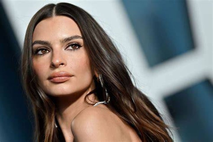 How rich is Emily Ratajkowski Today: What is Her Net Worth