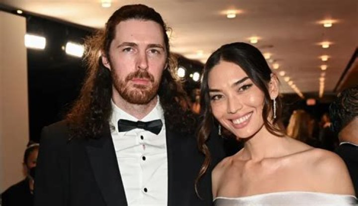 Hozier Age, Height, Bio, Parents, Girlfriend, Net Worth