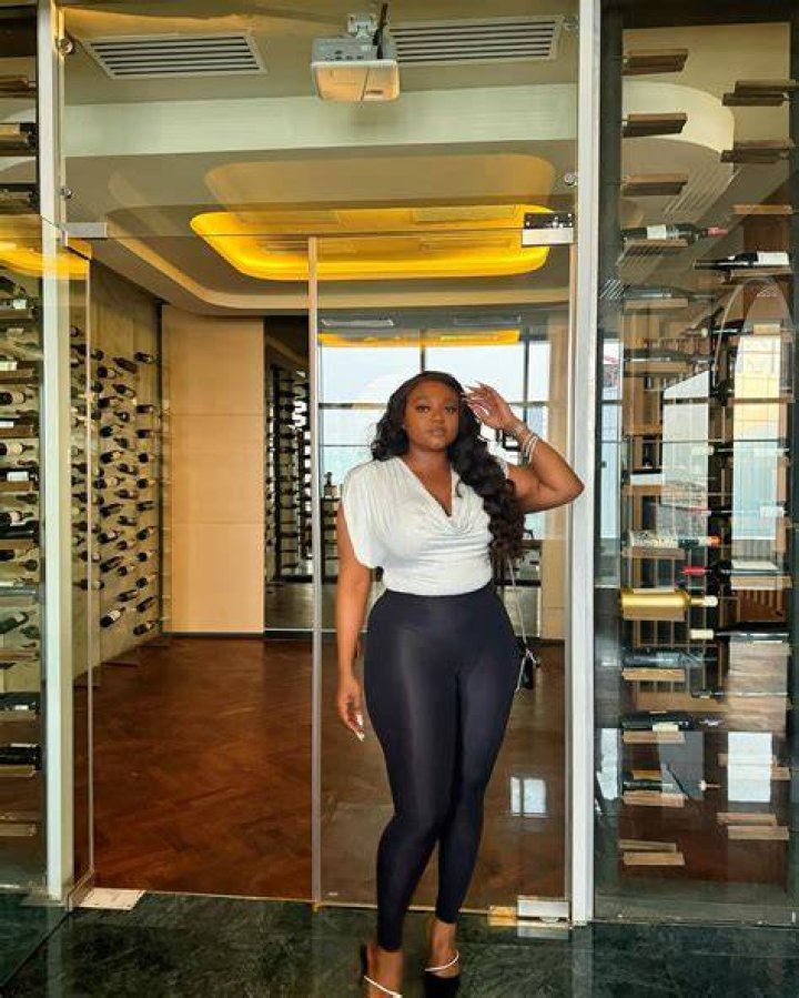I’m Single And Available – Nazo Ekezie
