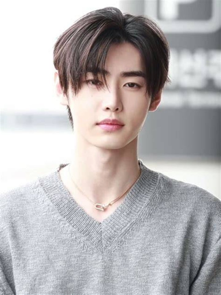 Inside The Life Of South Korean singer Sunghoon: Biography, Net Worth & more