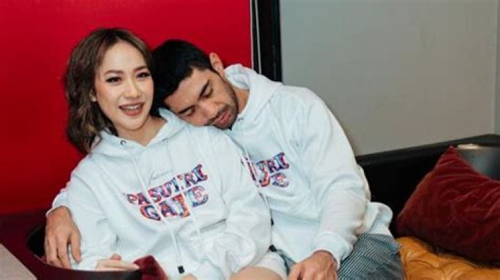 Is Reza Rahadian Gay In Real Life? Wife Or Husband – Meet His Girlfriend On Instagram