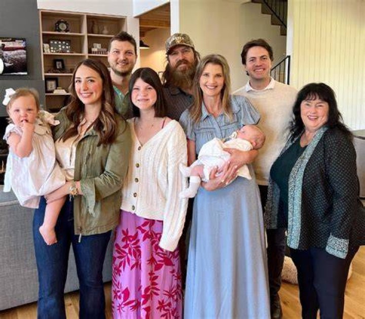 Jennifer Robertson Siblings: Who is Jennifer Robertson sister?