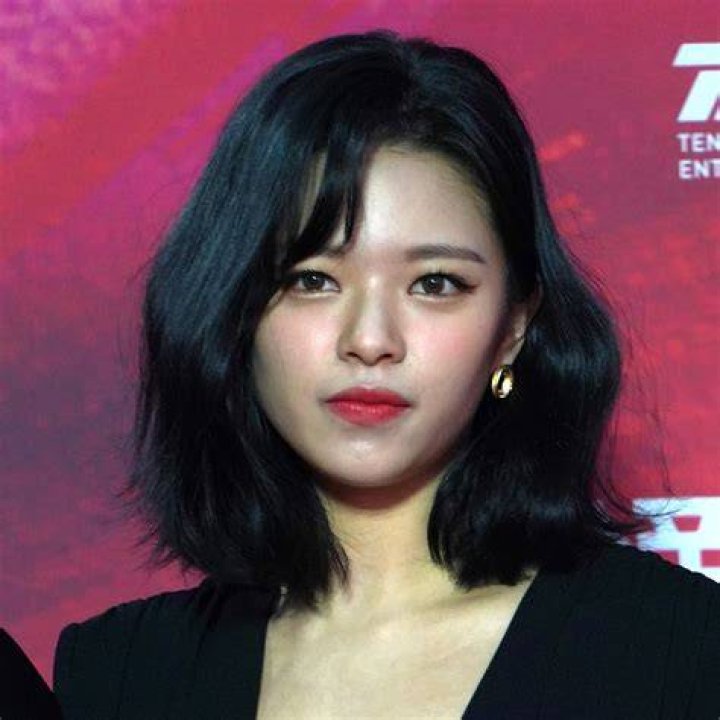 Jeongyeon Bio, Parents, Husband, Children, Siblings, Net Worth