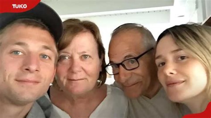 Jeremy Allen White Parents: Meet Eloise And Richard White
