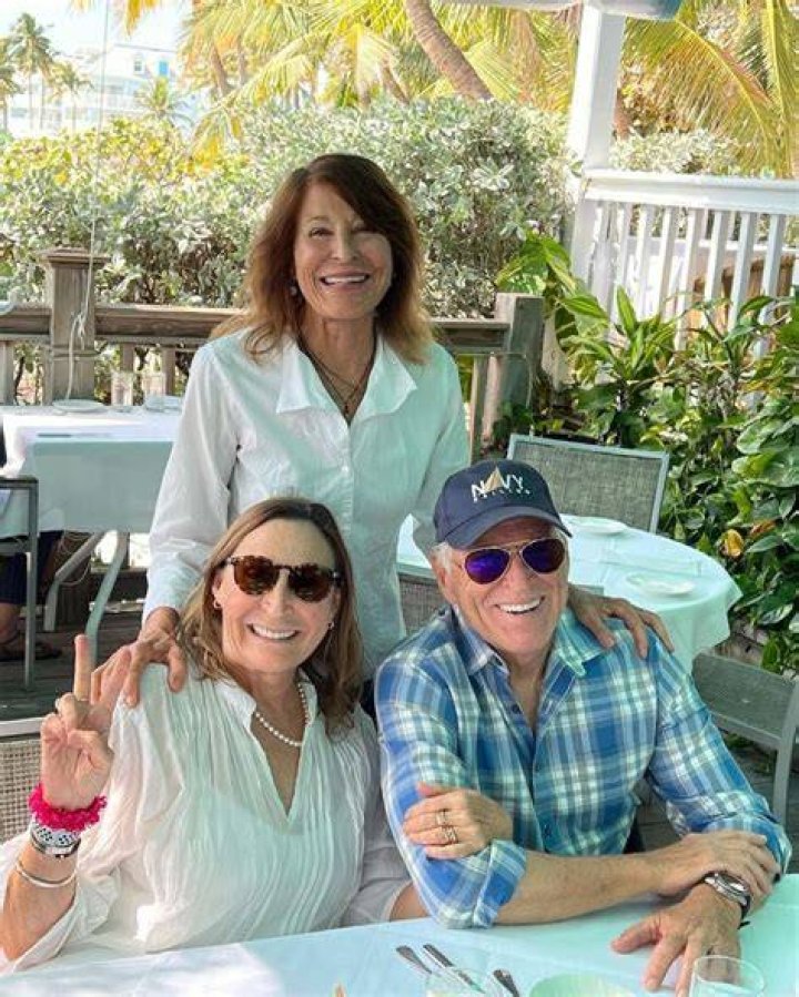 Jimmy Buffett Siblings: Meet Laurie Buffett