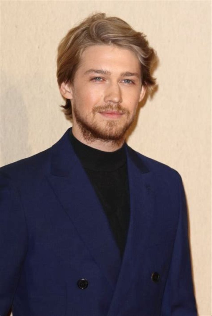 Joe Alwyn Bio, Parents, Wife, Children, Siblings, Net Worth
