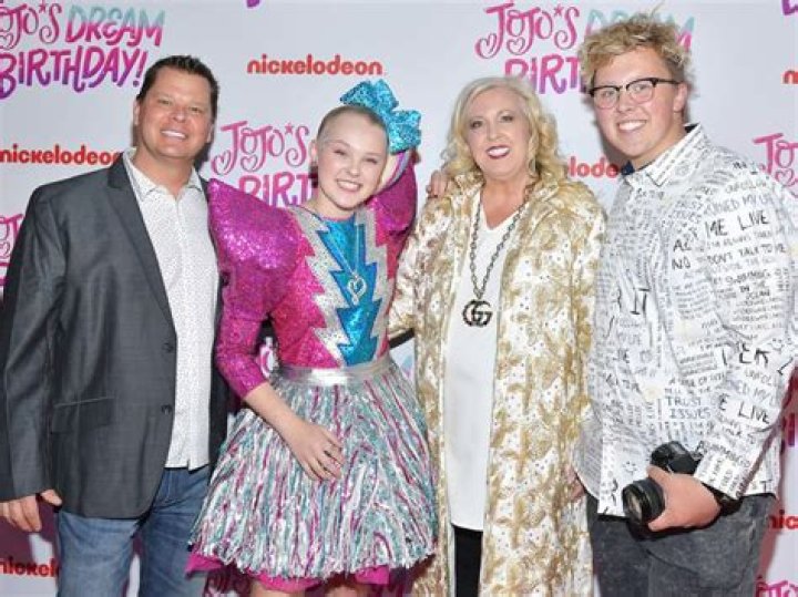 JoJo Siwa Parents: Meet Tom and Jessalyn