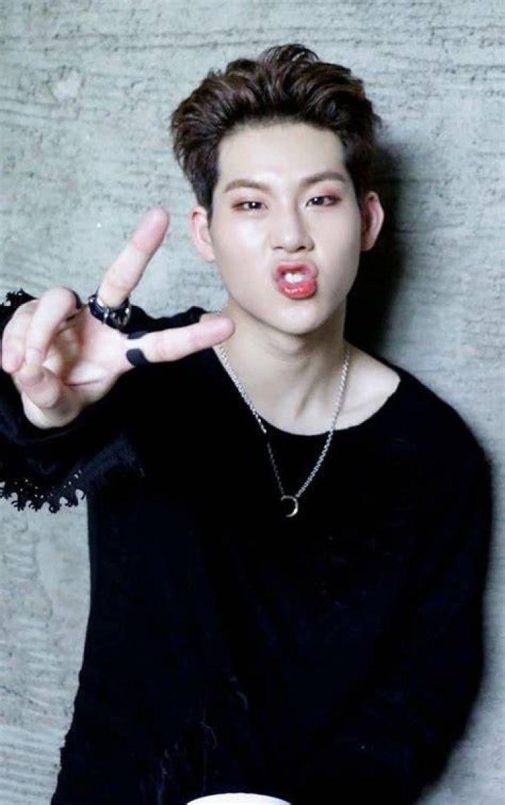 Jooheon Age, Height, Bio, Parents, Girlfriend, Net Worth
