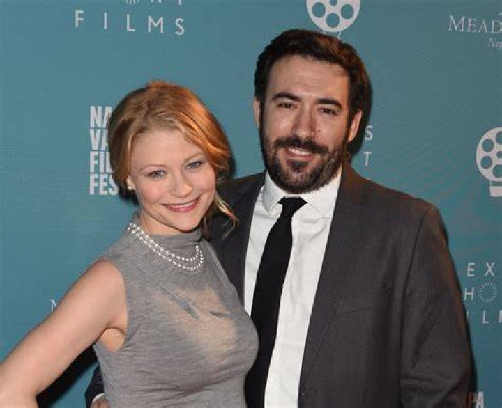 Josh Janowicz Bio, Wiki, Age, Height, Family, Wife, Emilie de Ravin, Net Worth and Movies
