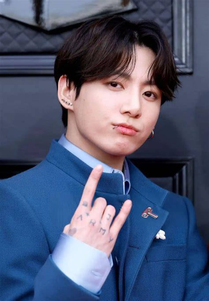 Jung Kook Bio, Age, Height, Songs Net Worth, Parents, Awards
