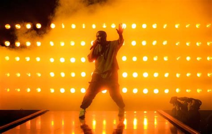 Justin Bieber Performs Emotional Gospel Song At Kanye West’s Sunday Service (WATCH)