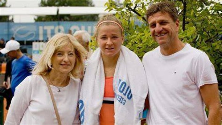 Karolína Muchová Parents: Meet Hana And Josef Mucha