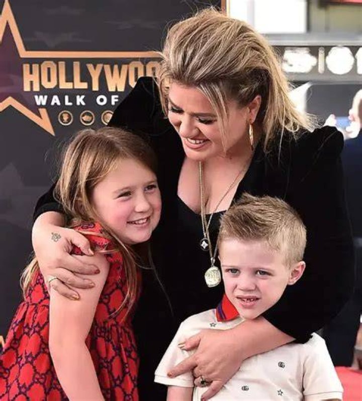 Kelly Clarkson Bio, Age, Career, Net Worth, Husband, Children