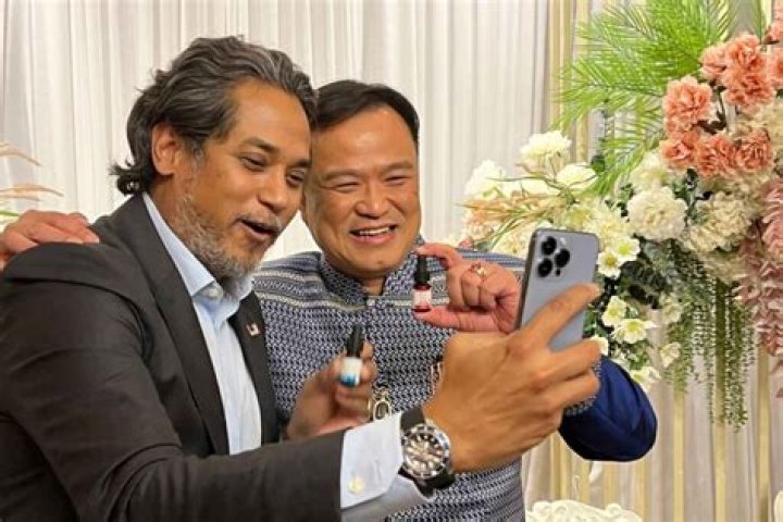 Khairy Jamaluddin Bio, Age, Career, Net Worth, & Height