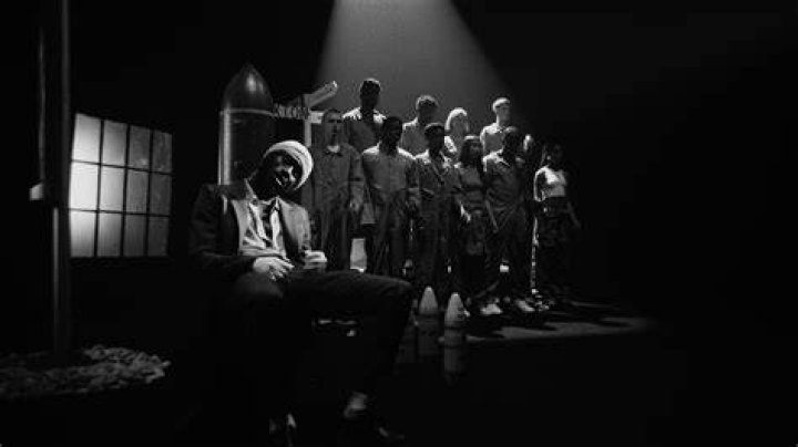 Kojey Radical ft Lex Amor – War Outside