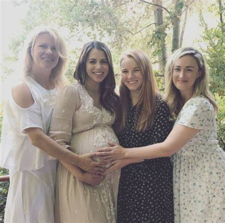 Laura Bailey Siblings: Does Laura Bailey have siblings?