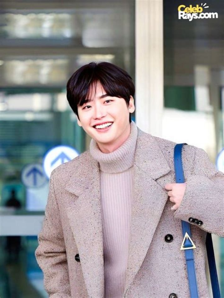 Lee Jong-suk Bio, Age, Career, Net Worth, Family