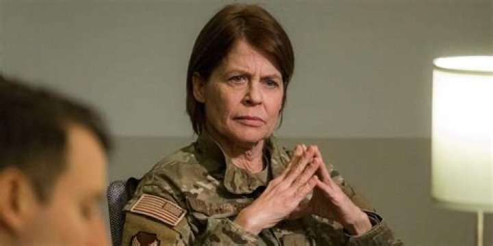 Linda Hamilton Net Worth, Age, Height