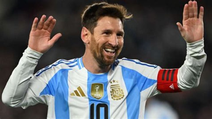 Lionel Messi Reacts To The Death Of Diego Maradona