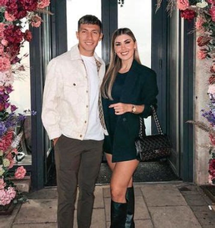 Lisandro Martínez Bio, Age, Wife, Parents, Children & More