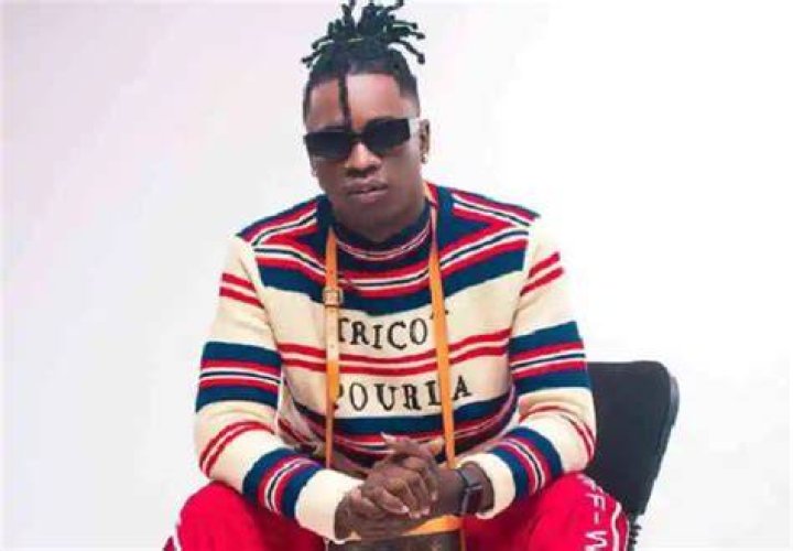 Lord Lamba Makes Nigerian Girls In Dubai Go Crazy For Him After They Spotted Him In A Restaurant