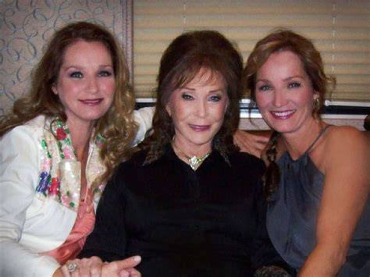 Loretta Lynn Biography, Children, Husband, Career, Net worth, Siblings
