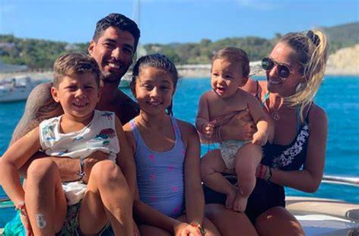 Luis Suarez Bio, Age, Wife, Children, Siblings, Parents,