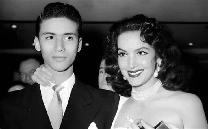 Maria Felix Children: Meet Enrique Álvarez Félix