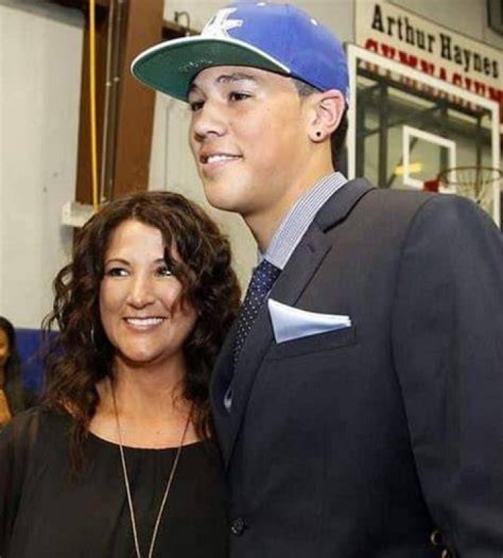 Meet Devin Booker, Age, Biography, Net Worth, Girlfriend, Parents