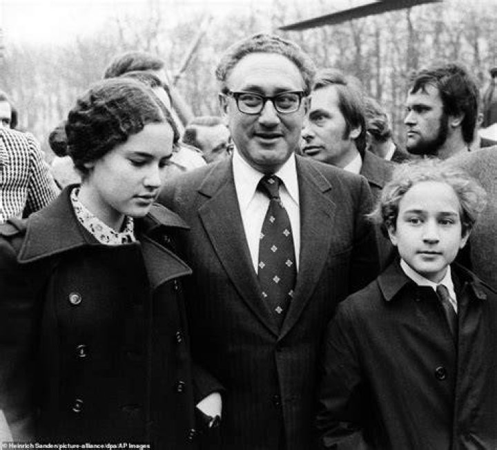Meet Henry Kissinger’s Daughter: Elizabeth Kissinger