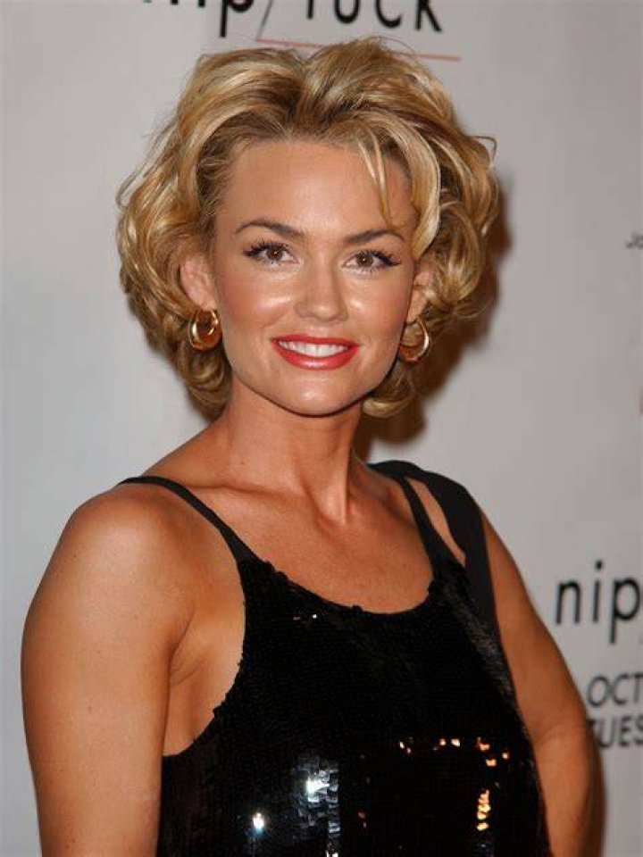 Meet Kelly Carlson, the popular American actress