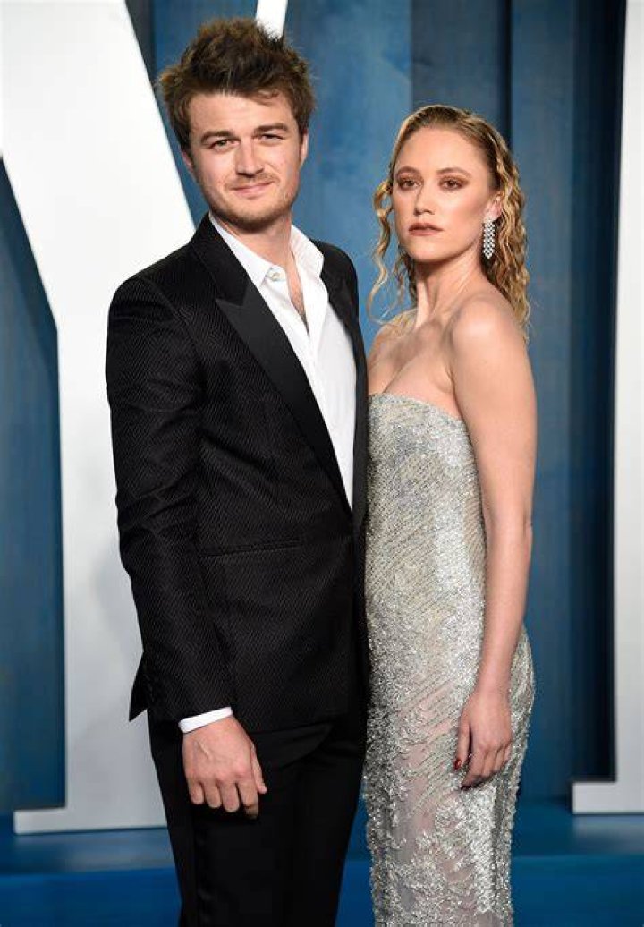 Meet Maika Monroe, girlfriend of Joe Keery: Biography,Net Worth & more, Brief Intro 