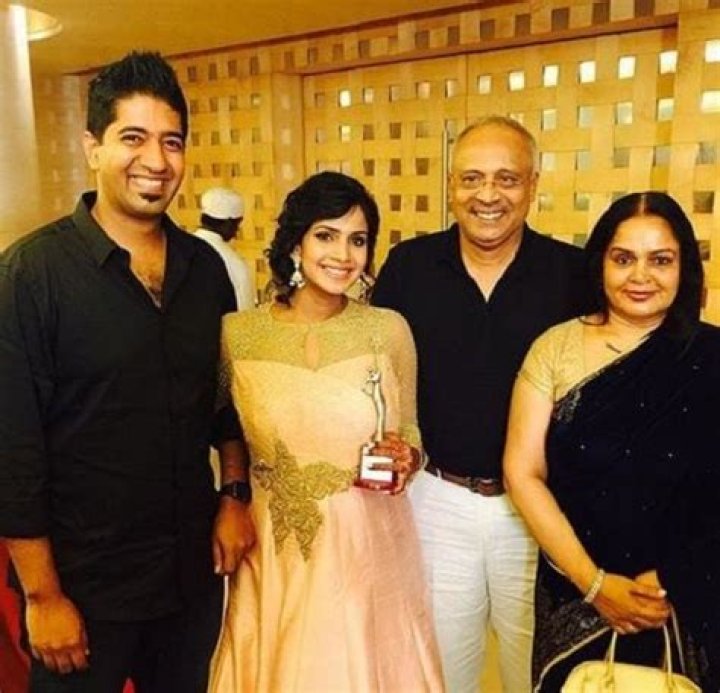 Meet Samyuktha Karthik’s Parents Shanmughanathan Nair And Prathiba Shanmuganathan