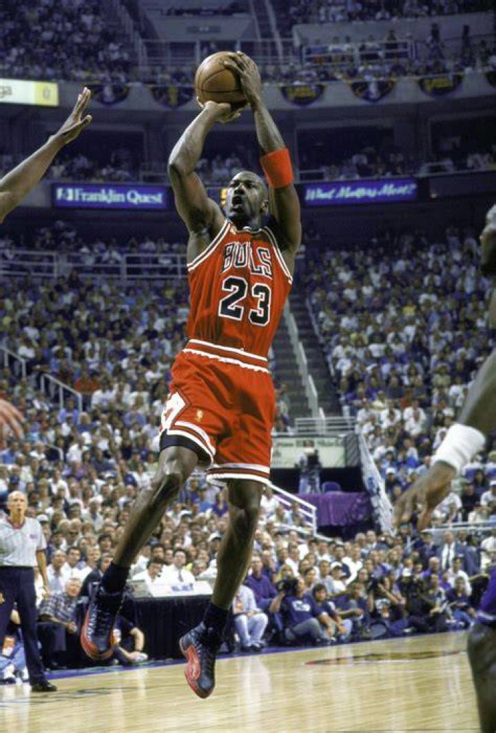 Michael Jordan Bio, Age, Height, Net Worth, Early Life, Career, Parents, Wife, Children