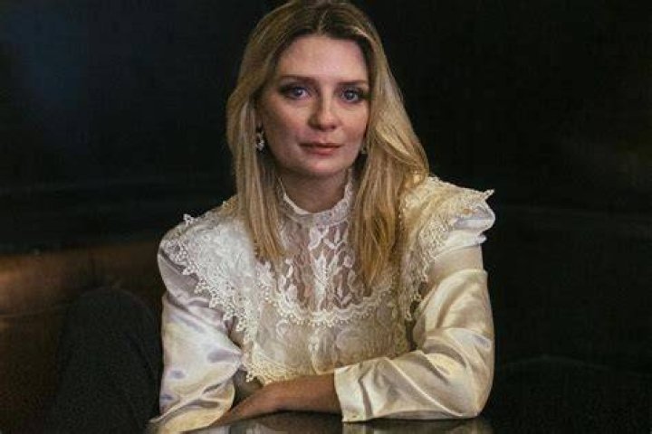 Mischa Barton Bio, Age, Career, Net Worth, Family