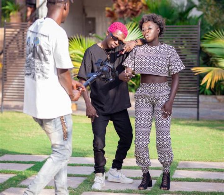 Naja ft Strongman – Odo Pa