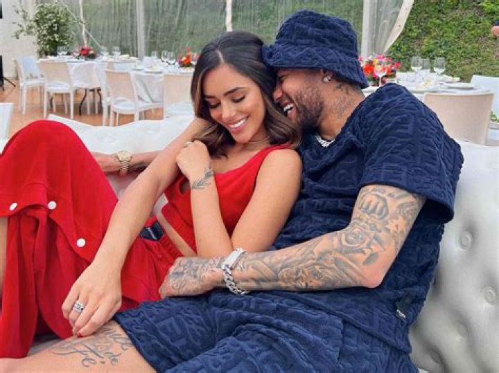 Neymar Girlfriend: Is Neymar Dating Currently?