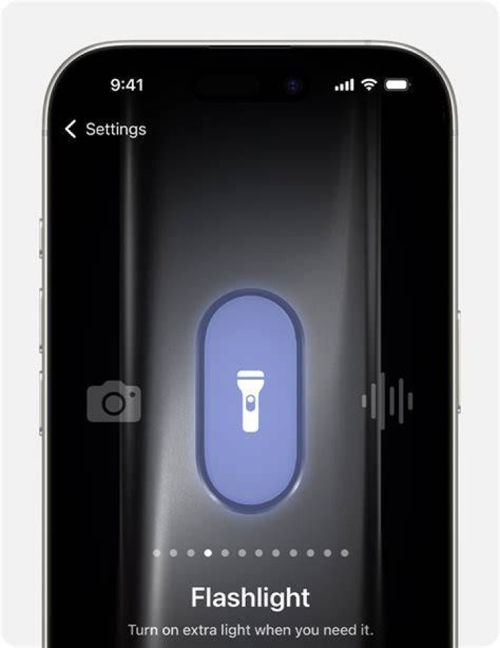 Nigerian Man Uses Harry Potter Spell to Activate Flashlight On His iPhone (Video)