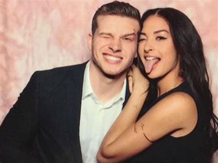 Oliver Stark Girlfriend: Who is Oliver Stark dating?
