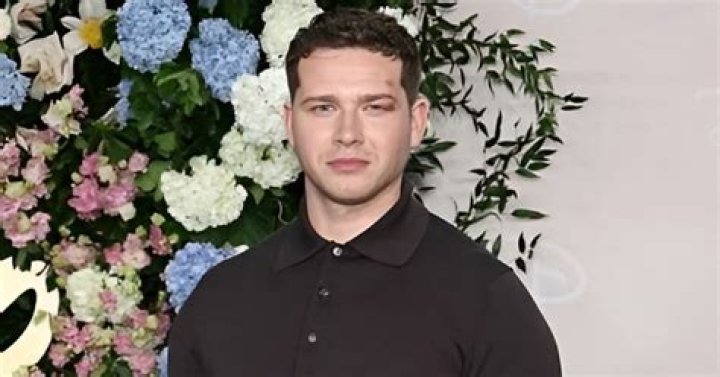 Oliver Stark Height: How tall is Oliver Stark?