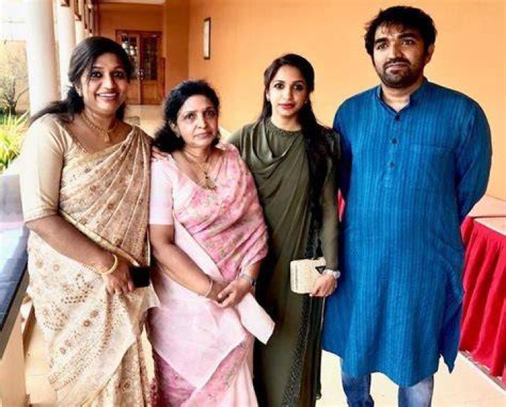 Oommen Chandy Children: Meet Chandy, Achu And Maria