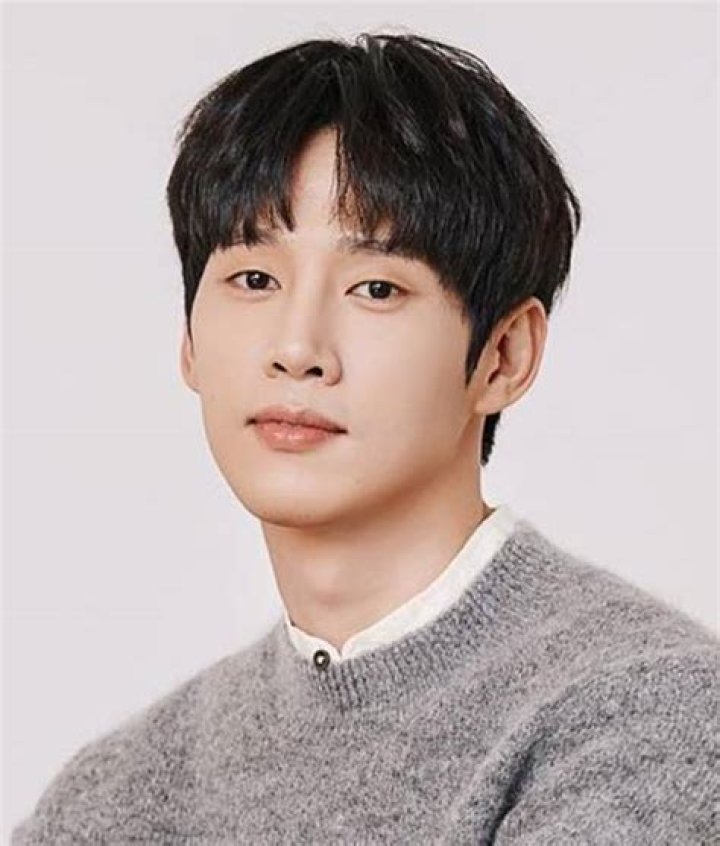 Park Sung Hoon Age, Height, Bio, Parents, Net Worth, Girlfriend