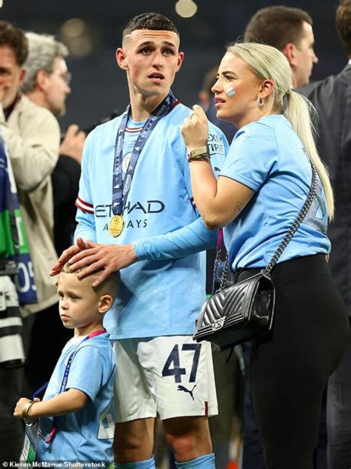 Phil Foden – Biography, Wife, Kids, Net Worth, Salary, Height, Family, Current Team, Age, Facts, Nationality, Girlfriend, Hair, Contract, Position