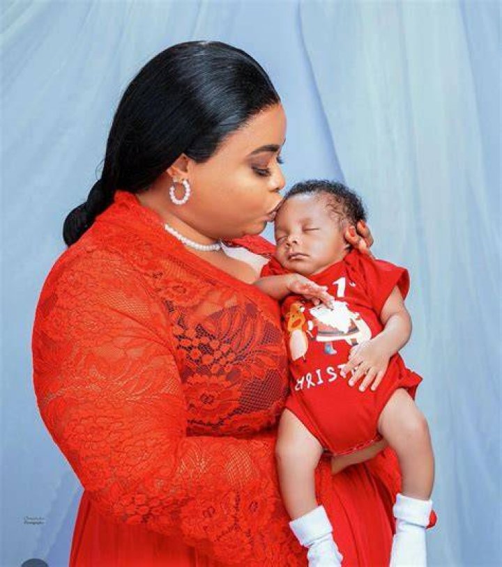 “Pregnancy Comes With Unexplainable Thrills” – Actress Dayo Amusa Thrills Fans With Her Pregnancy Photo