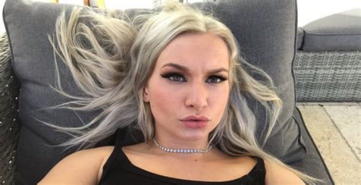 Remember Youtuber Zoie Burgher, How rich is she today