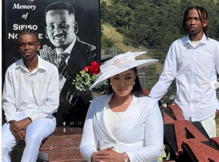 RHODurban: Emotional Scenes As Late Sfiso Ncwane’s Wife Ayanda & His Baby Mama Nonku Visit Him Together