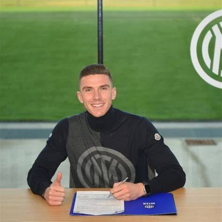 Robin Gosens Bio, Age, Height, Wife, Parents, Children, Net Worth