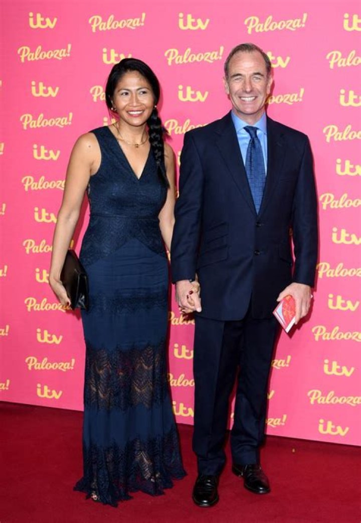 Robson Green wife: Who is Robson Green married to?