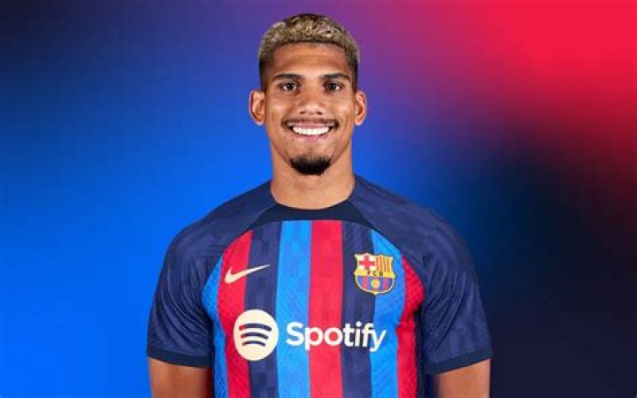 Ronald Araújo Bio, Age, Height, Career, Wife, Children, Net Worth